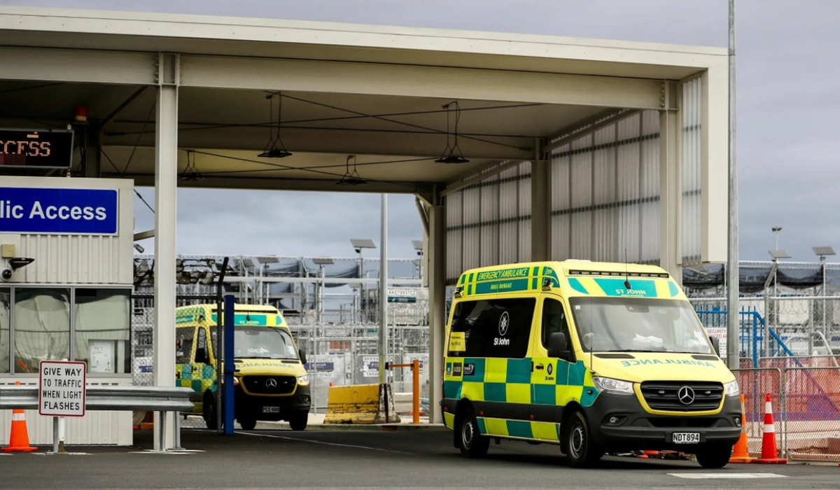 50 Injured after Technical Problem on Flight to Auckland